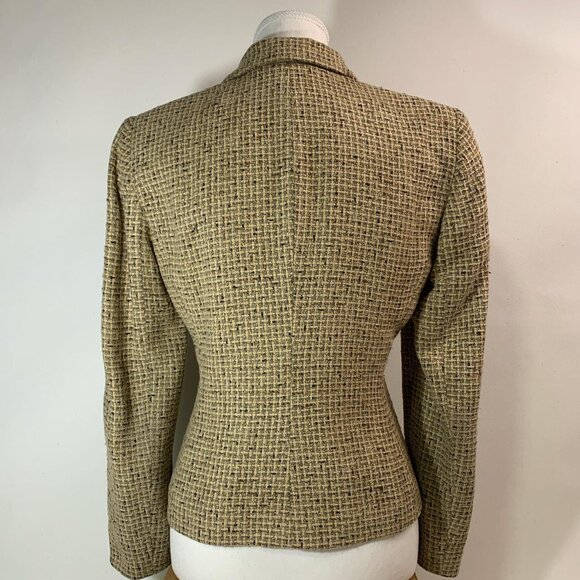 Elevate your wardrobe with this - Picture 2 of 8